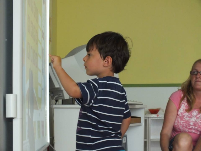 aprendiendo ingles en la pantalla.jpg